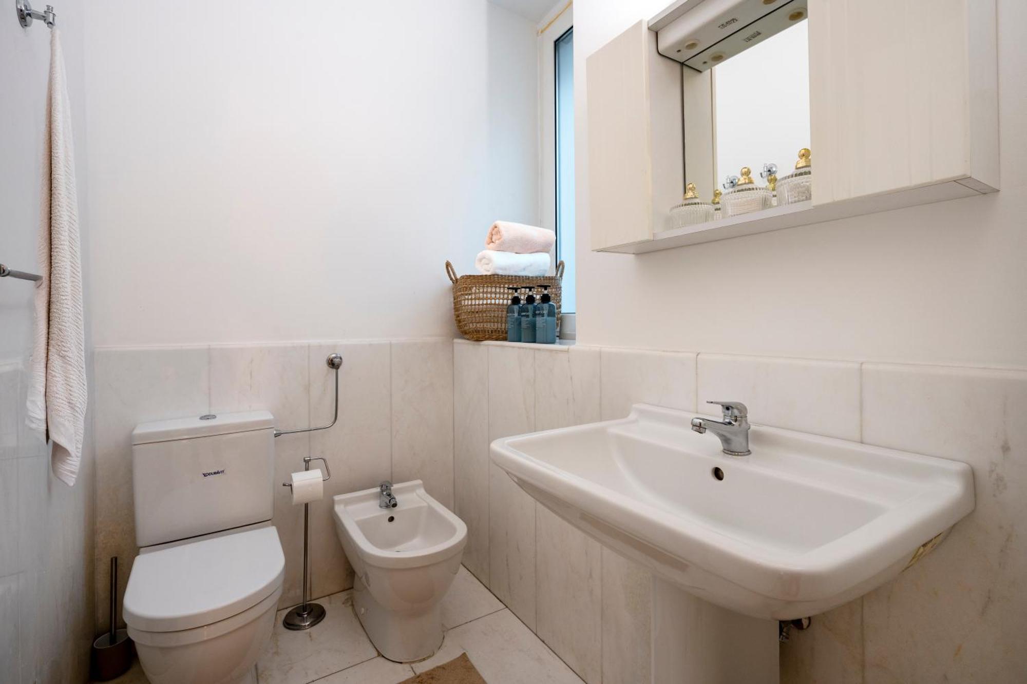 Luxury In Center Apartment *